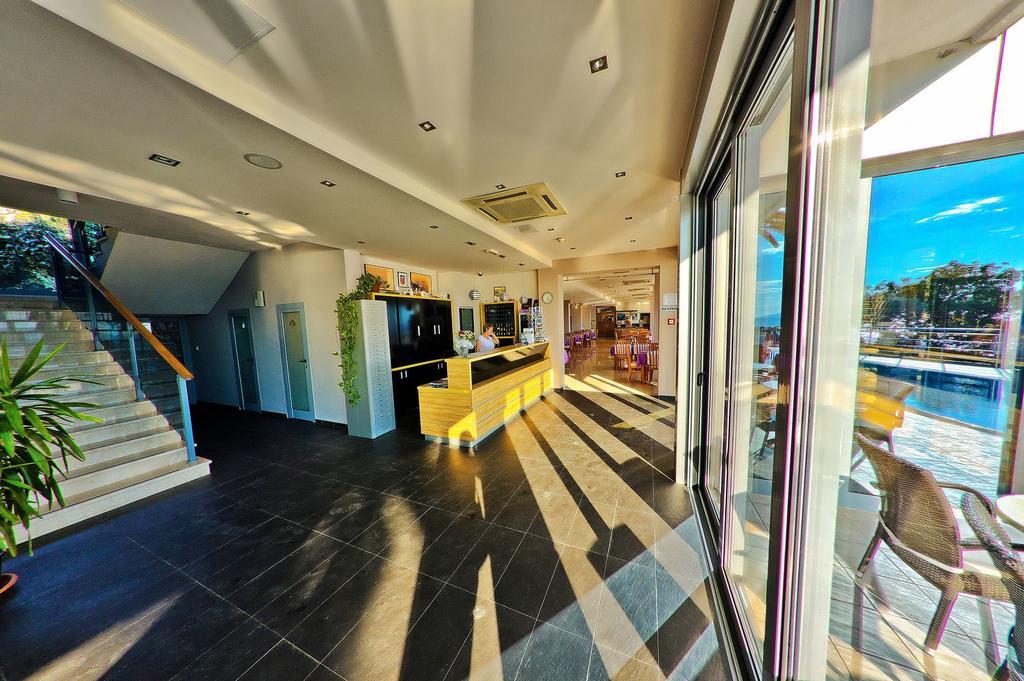 Hotel Sirena Podgora Exterior photo